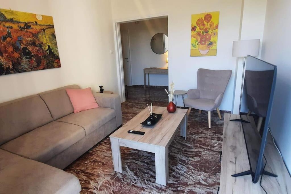Comfort Apartment In The City Kalamata Exterior foto
